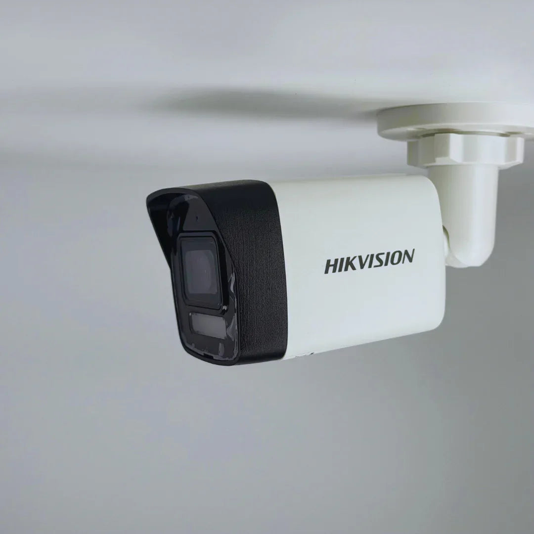 كاميرا مراقبة هيكفيجن الذكية الهجينة 3K - DS-2CE17K0T-LFS (عدسة 2.8 مم، ميكروفون مدمج)