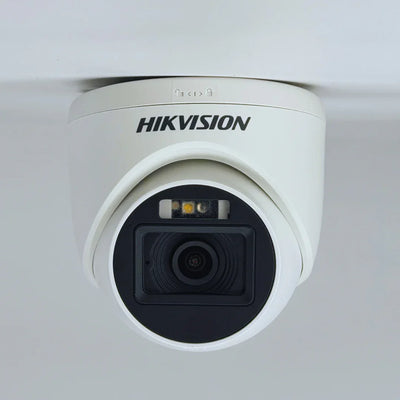 كاميرا مراقبة هيكفيجن الذكية الهجينة ذات القبة المضيئة بدقة 3K — DS-2CE76K0T-LPFS (2.8 مم، ميكروفون مدمج)